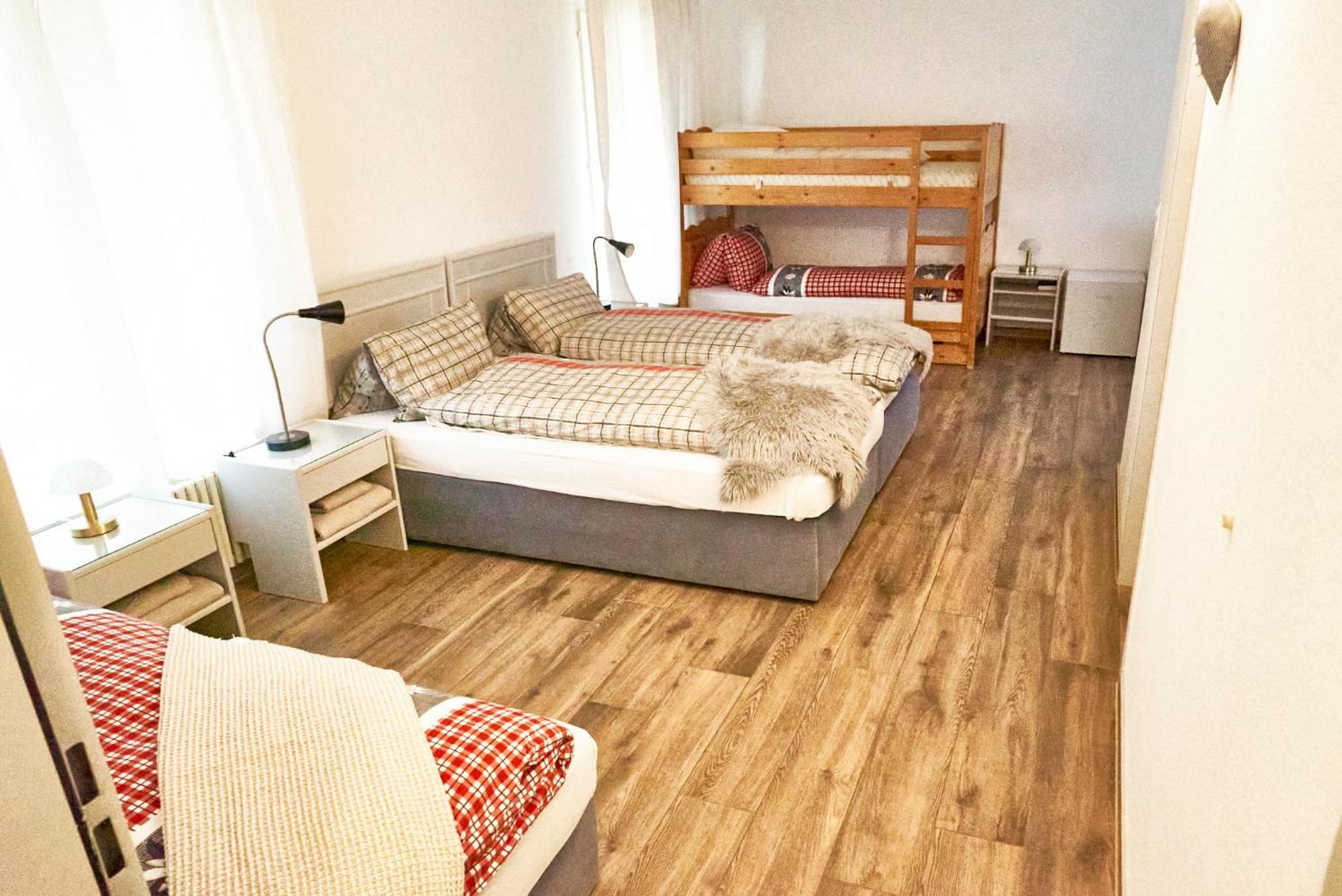 Family Room By Interlaken Parking Därligen 外观 照片