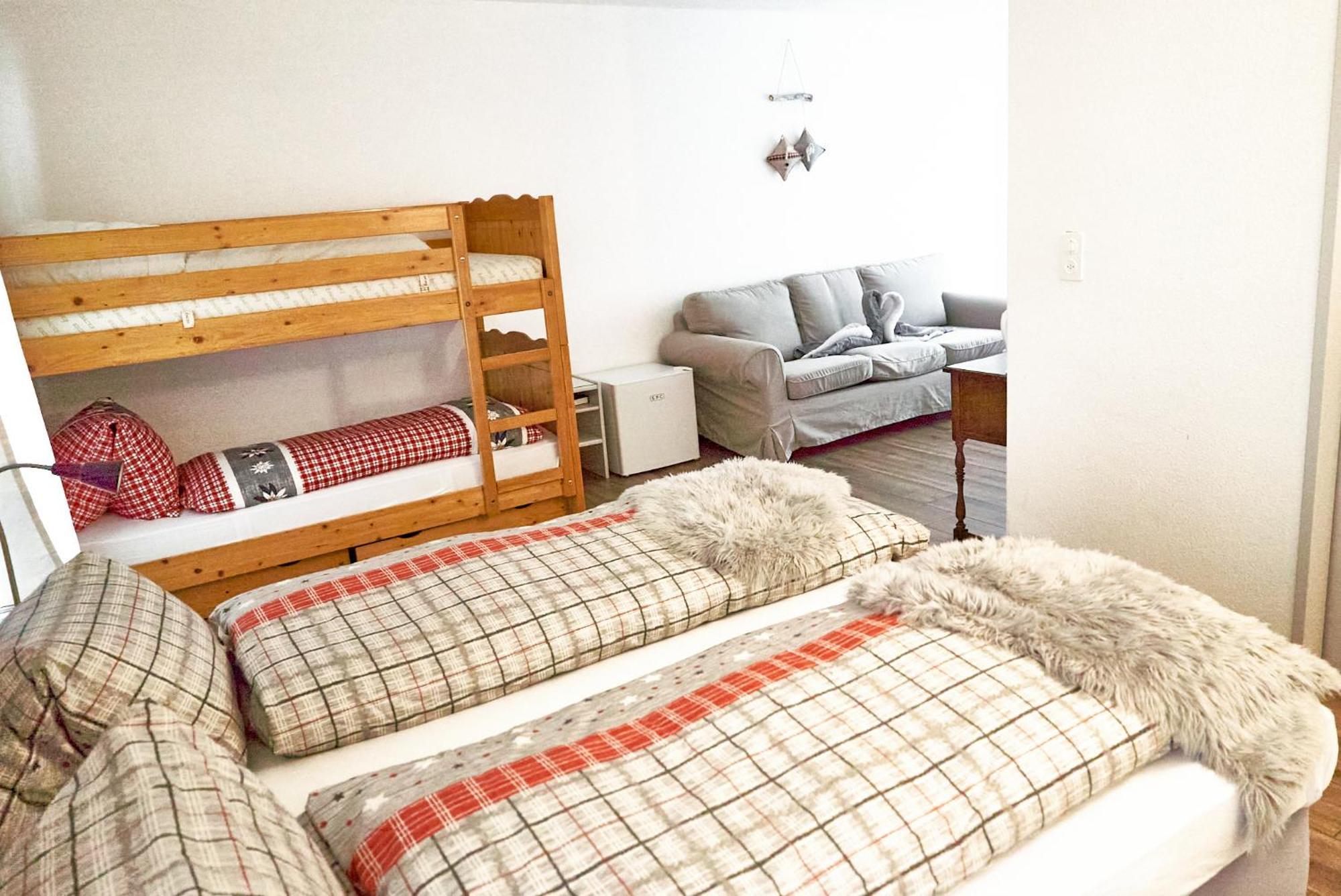 Family Room By Interlaken Parking Därligen 外观 照片